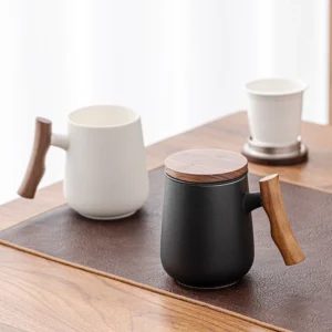 13.5oz ceramic tea mug with wooden handle and tea infuser assembled