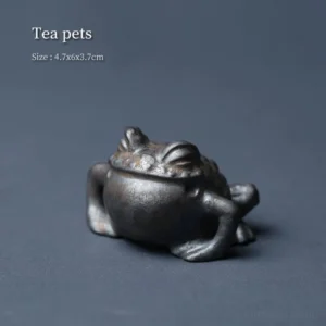 vintage golden toad tea pet front view, chinese traditional tea pet for tea table